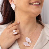 AL558-spilla-ciondolo-preziosa-mp-rosa-oro-giallo-indossata