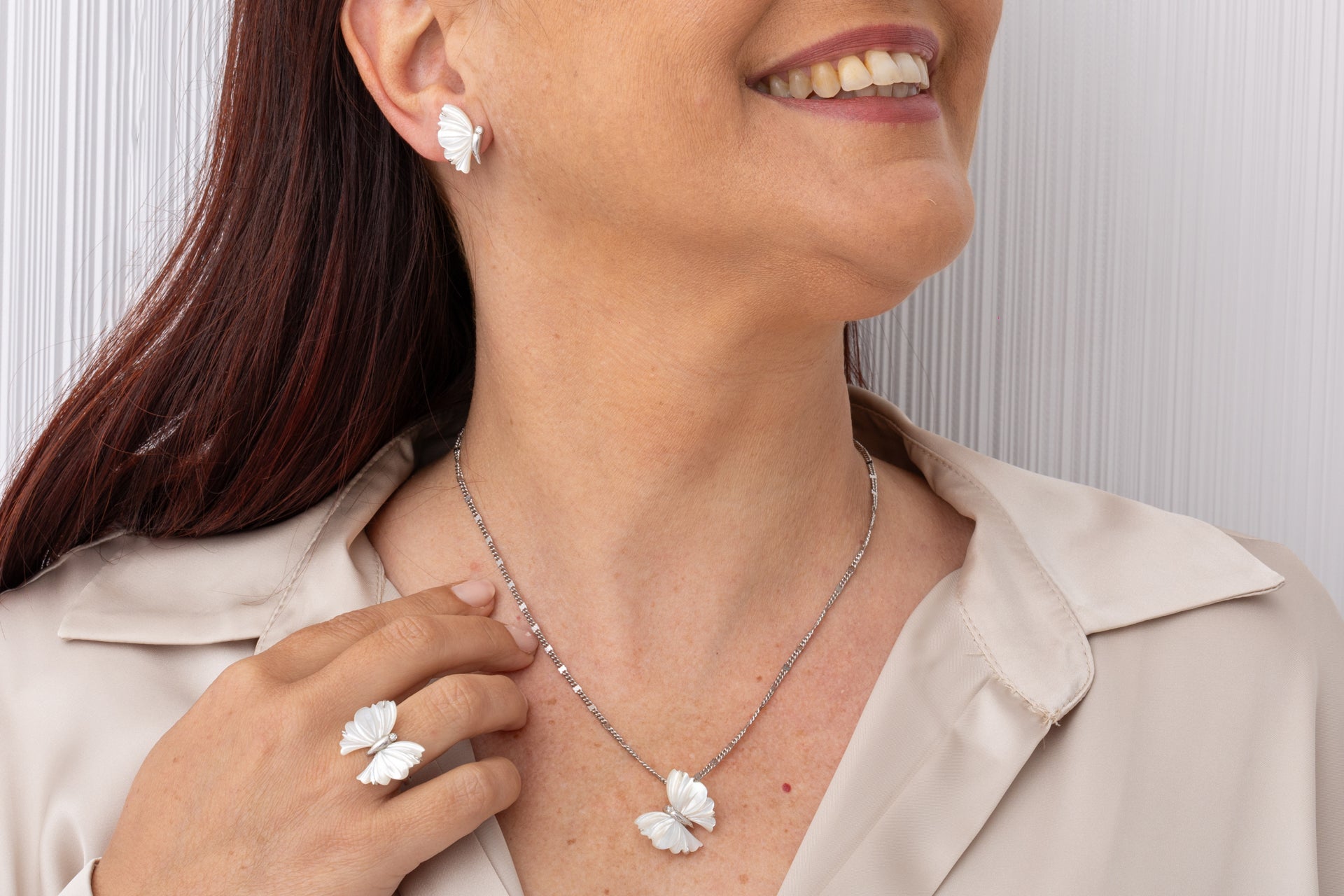 Anello farfalla Creativa in argento e madreperla