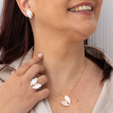 Anello Creativa a forma di farfalla in oro e madreperla bianca