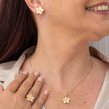 Orecchini al lobo con ginestra in oro e madreperla