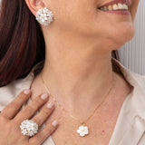 Orecchini Bouquet di gelsomino in madreperla e oro